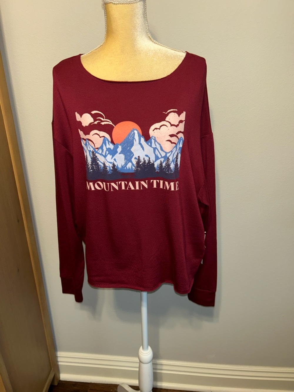 NWT Herizon Mountain Time Graphic Burgundy Long Sleeve Sweatshirt So Soft Sz L
